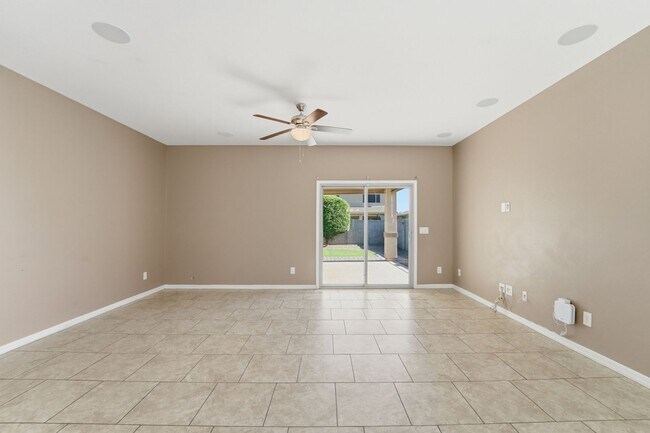 Building Photo - Ironwood Crossing Gem! 3 Bed + Den, Open Layout & Resort Amenities