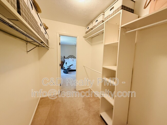 Building Photo - 8462 Glenbrook Dr