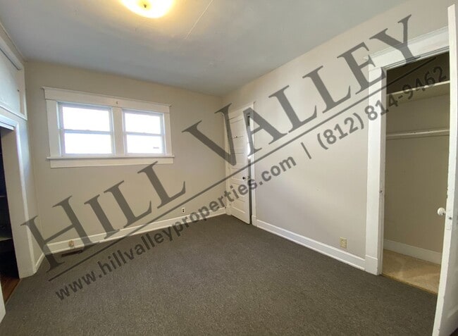 Building Photo - Two Bed, 1 1/2 Bath Home