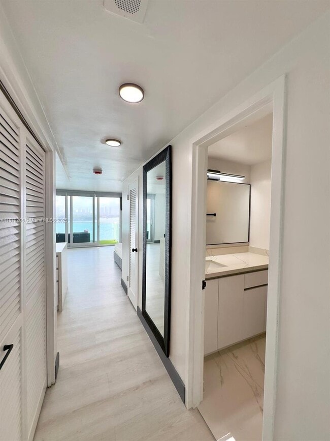 Building Photo - 1000 West Ave