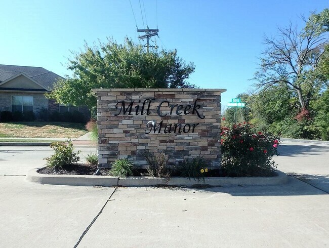 Building Photo - Great 3 Bed 2 Bath House in Mill Creek Manor!