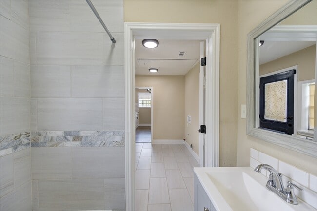 Building Photo - 306 Morris St