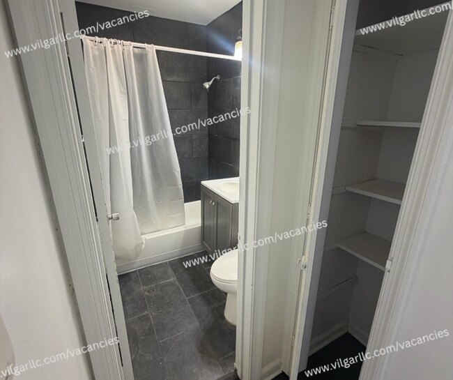 Building Photo - Spacious 2 Bedrooms • 1 Bathroom Home