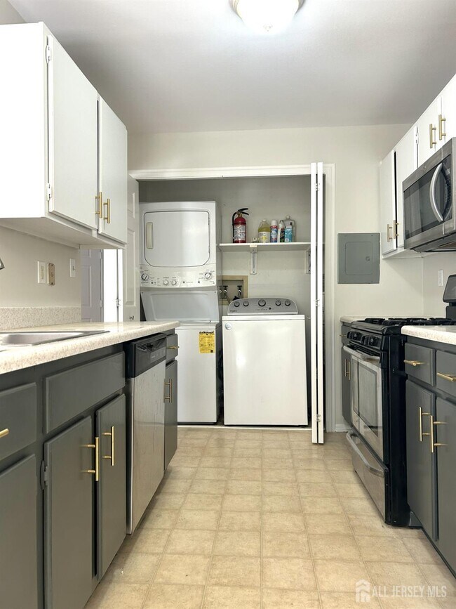 Building Photo - 7302 Elm Ct