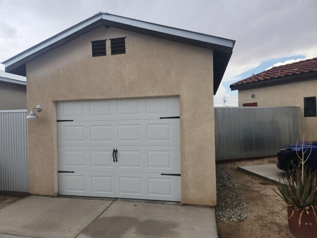 Building Photo - 6615 National Park Dr