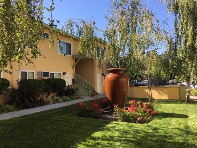 Building Photo - Birchwood Meadows