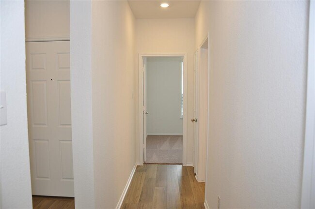 Building Photo - 204 Coastal Wy