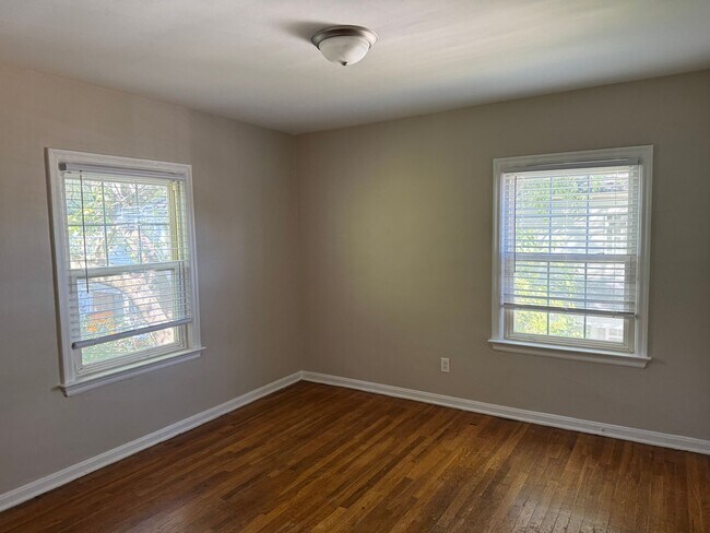 Building Photo - 379 N Roosevelt Ave