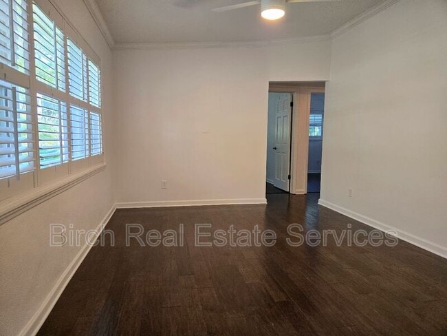 Building Photo - 733 Scotland St