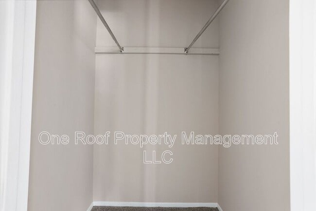 Building Photo - 701 Linwood Dr