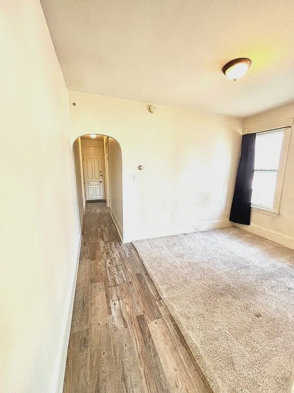 Building Photo - 227 E Clay St