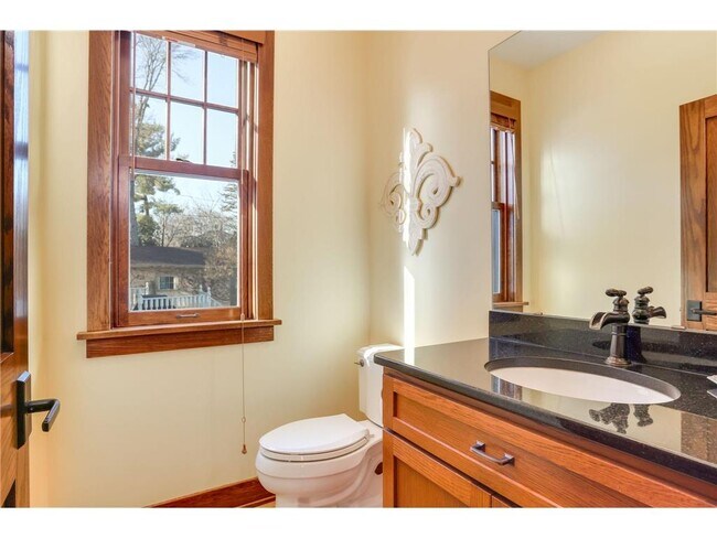 Building Photo - 2012 W Laurel Ave