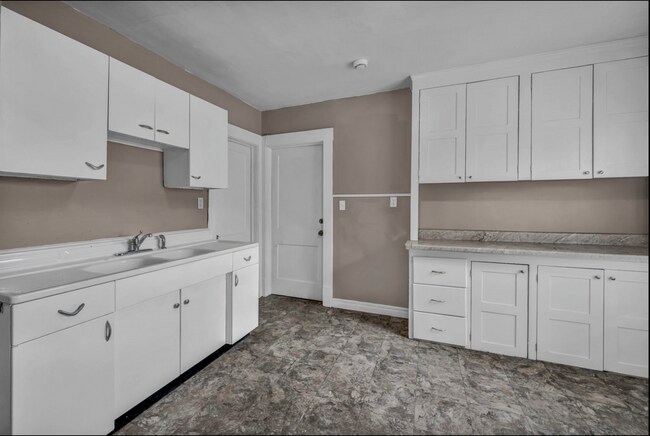 Building Photo - 4105 E 64th St