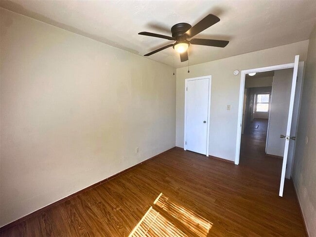 Building Photo - 910 NW Dearborn Ave