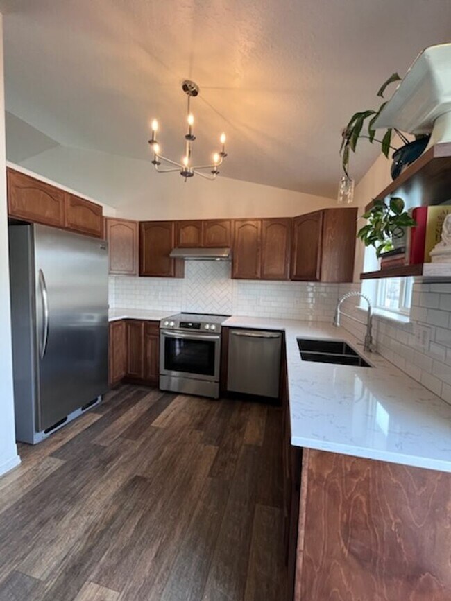 Building Photo - Beautiful 3 bedroom 2 bath home in Post Falls.