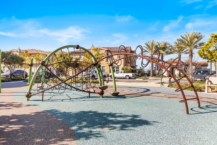 Building Photo - 1073 Delpy View Pt