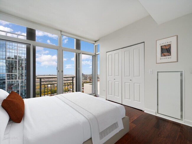 Building Photo - 1400 S Michigan Ave