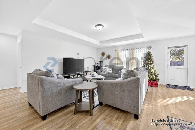 Building Photo - 2301 Vlg Crk Ln