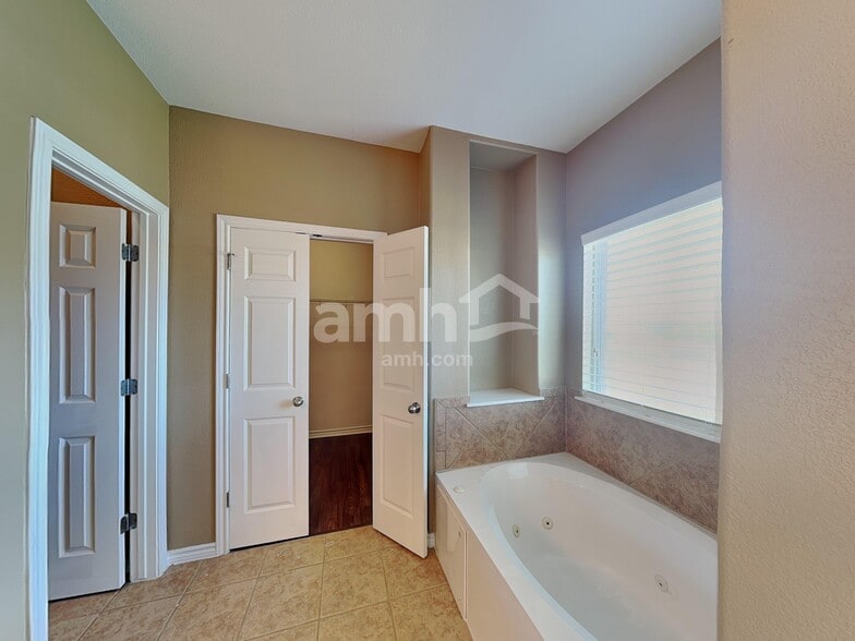 Building Photo - 154 Justin Leonard Dr