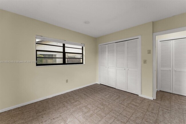 Building Photo - 9130 SW 101st Ave