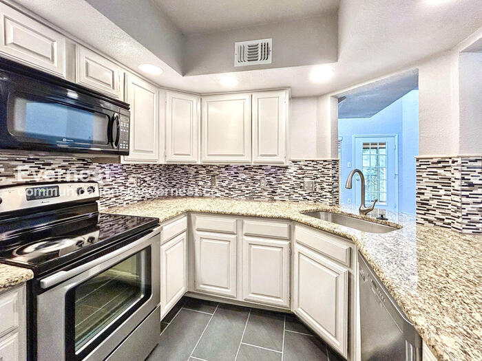 Building Photo - 5565 Preston Oaks Rd