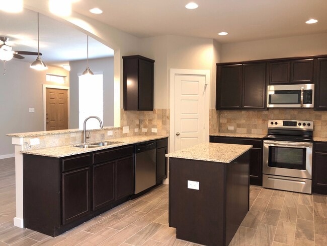 Building Photo - LUXURY 2 STORY DUPLEX LOCATED IN MIDLOTHIAN, TEXAS!