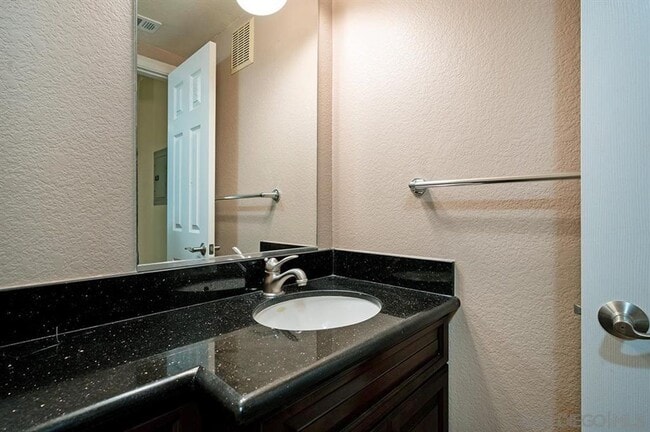 Building Photo - Gorgeous Townhome in Liberty Station!