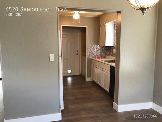 Building Photo - 6520 Sandalfoot Blvd