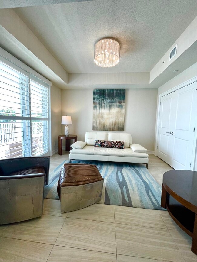 Building Photo - 431 Bay Colony Dr N