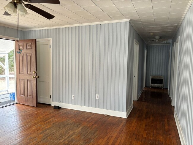 Building Photo - 3 BED, 1 BATH FARM HOUSE LOCATED IN STAR!