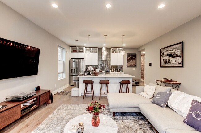 Building Photo - Stunning premium corner Townhome condo in the desirable Eckington neighborhood!