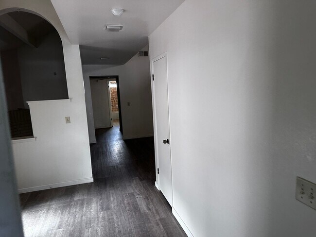 Building Photo - House