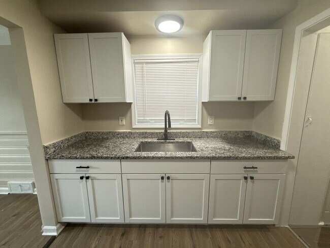Building Photo - Renovated 3-Bedroom Home – We Welcome Sect...