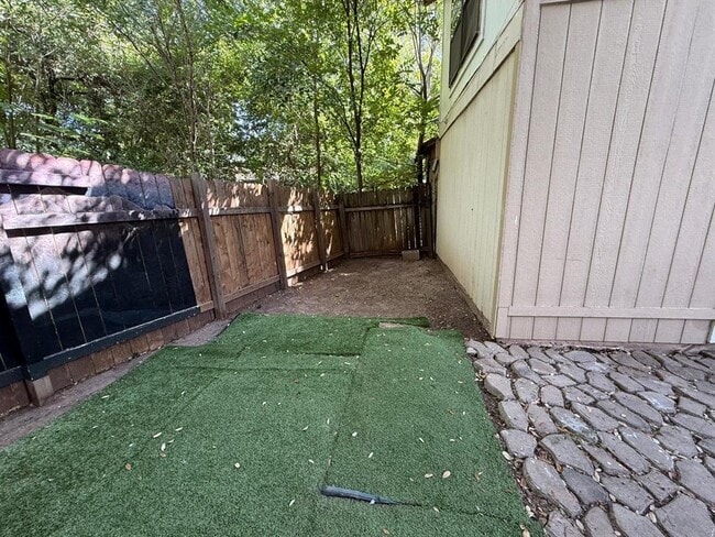 Building Photo - 2700 Mulford Cove