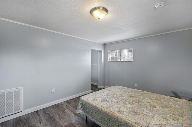 Building Photo - 6627 Hilton Dr