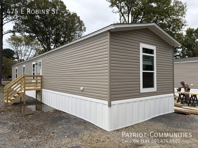 Primary Photo - 475 E Robins St