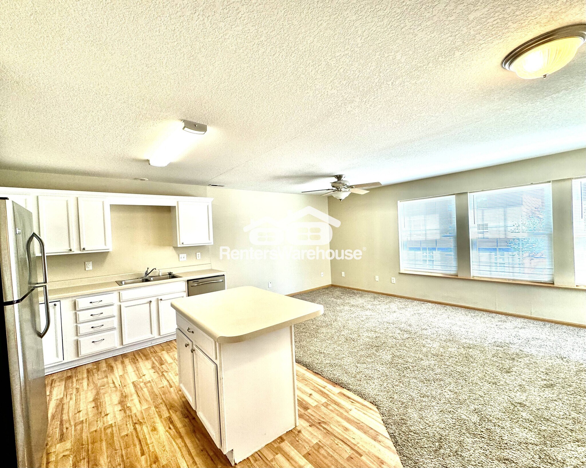 Building Photo - 1228 SE Village View Ln