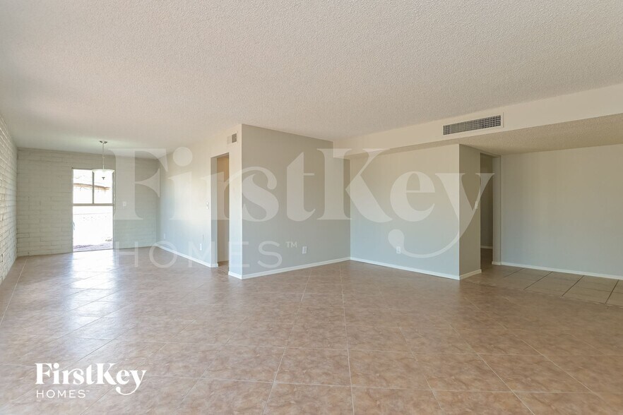 Building Photo - 680 N Mann Ave