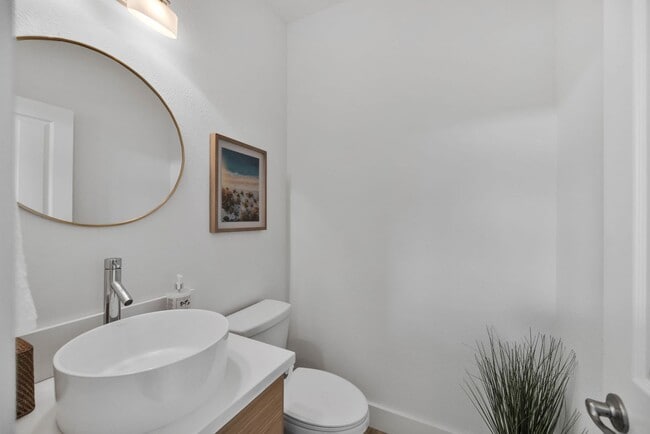 Building Photo - Spacious Upcountry Townhome with Ocean Vie...