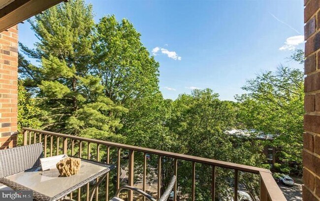Building Photo - 4414 Island Pl