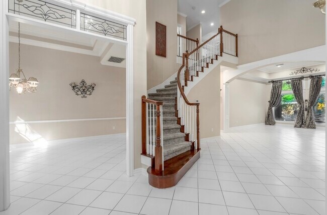 Building Photo - 94 E Fairbranch Cir