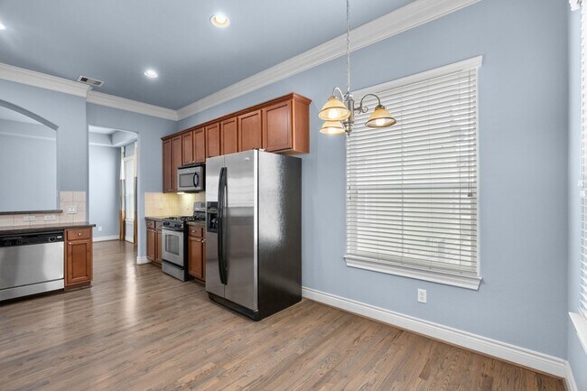 Building Photo - 2820 Sherwin St