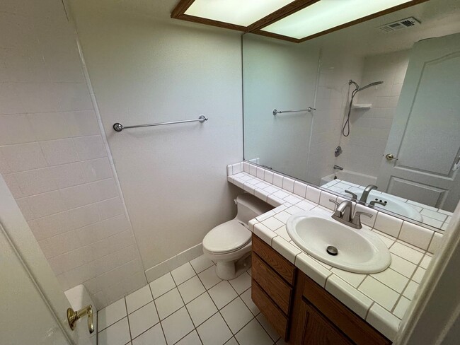 Building Photo - Spacious East Ventura Home- Many Interior Upgrades and Large Backyard!