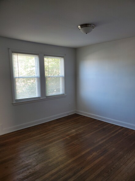 Master Bedroom - 816 N Chapel Gate Ln