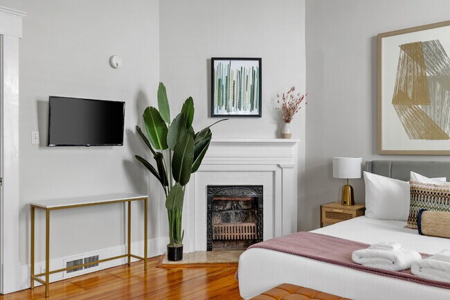 Building Photo - Preleasing for July 15, 2027 | Fully Furnished 3BR Near USC