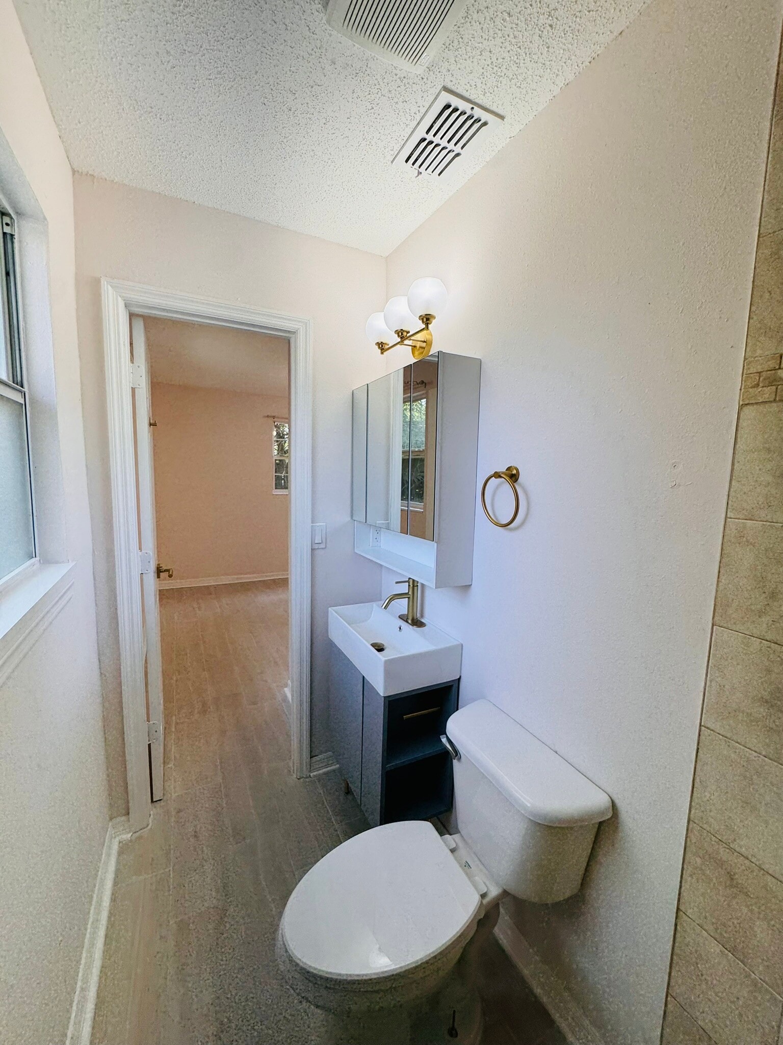 Building Photo - 6650 Pinnochio Dr