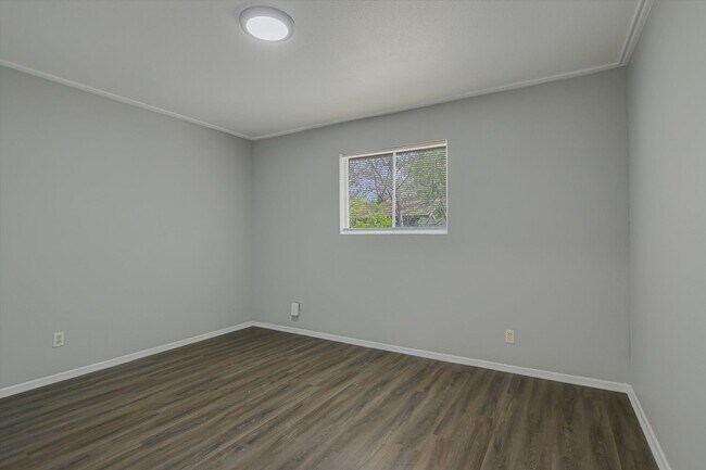 Building Photo - Magnolia Drive