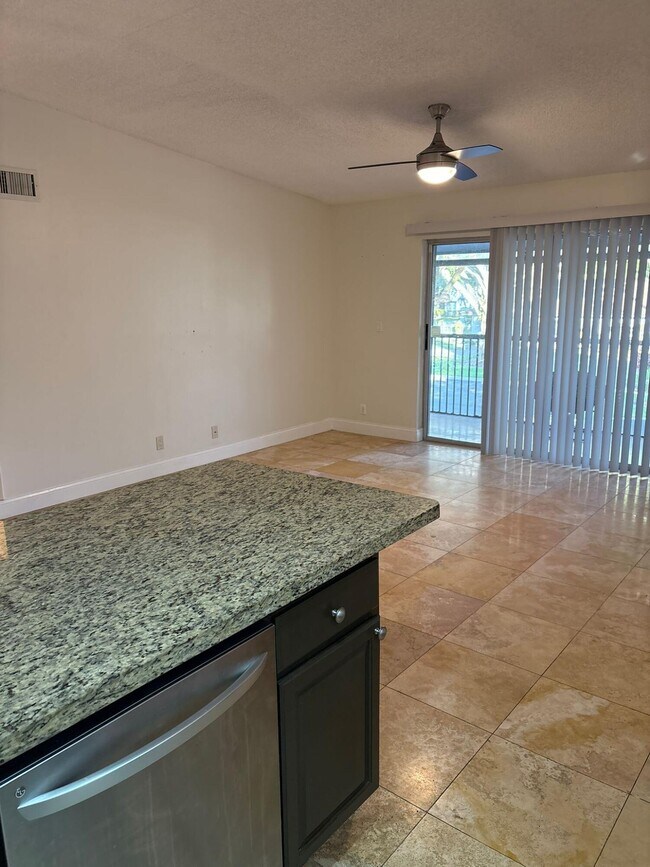Building Photo - 2741 S Oakland Forest Dr
