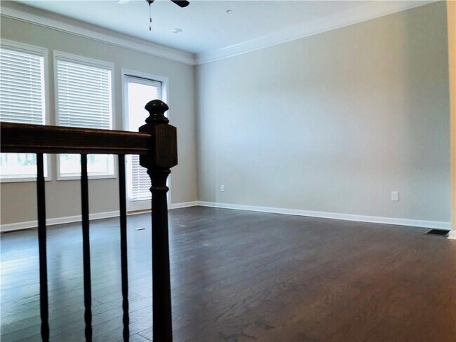 Building Photo - 324 Beacons Pl