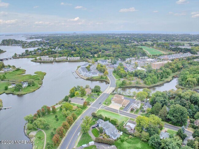 Building Photo - 328 E Main St